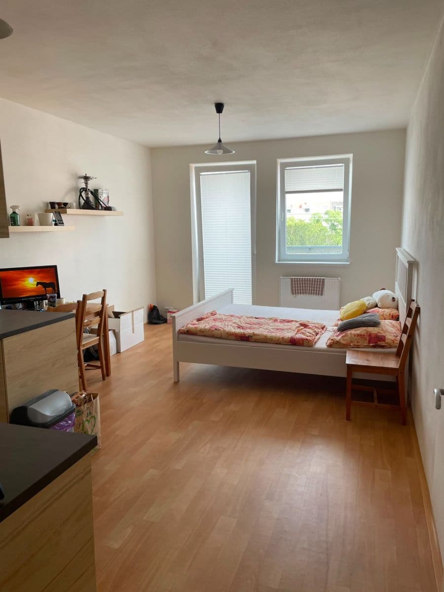 Pronájem bytu 1+kk 30 m², Zderadova, Brno, Jihomoravský kraj Pronájem bytu 1+kk 30 m², Zderadova, Brno, Jihomoravský kraj