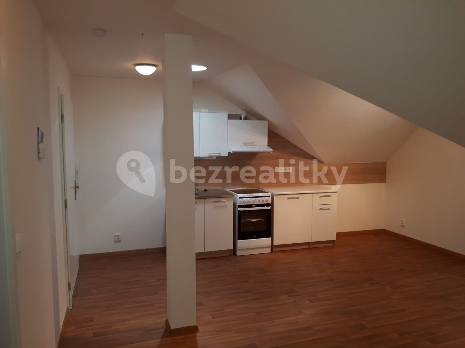 Pronájem bytu 2+kk 50 m², Ke Hřbitovu, Kolín, Středočeský kraj Pronájem bytu 2+kk 50 m², Ke Hřbitovu, Kolín, Středočeský kraj