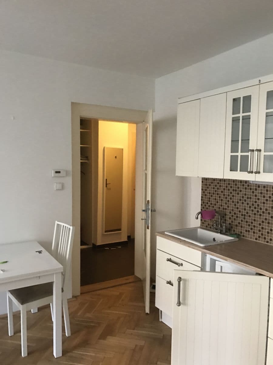 Pronájem bytu 2+kk 42 m², Jugoslávských partyzánů, Praha, Praha Pronájem bytu 2+kk 42 m², Jugoslávských partyzánů, Praha, Praha