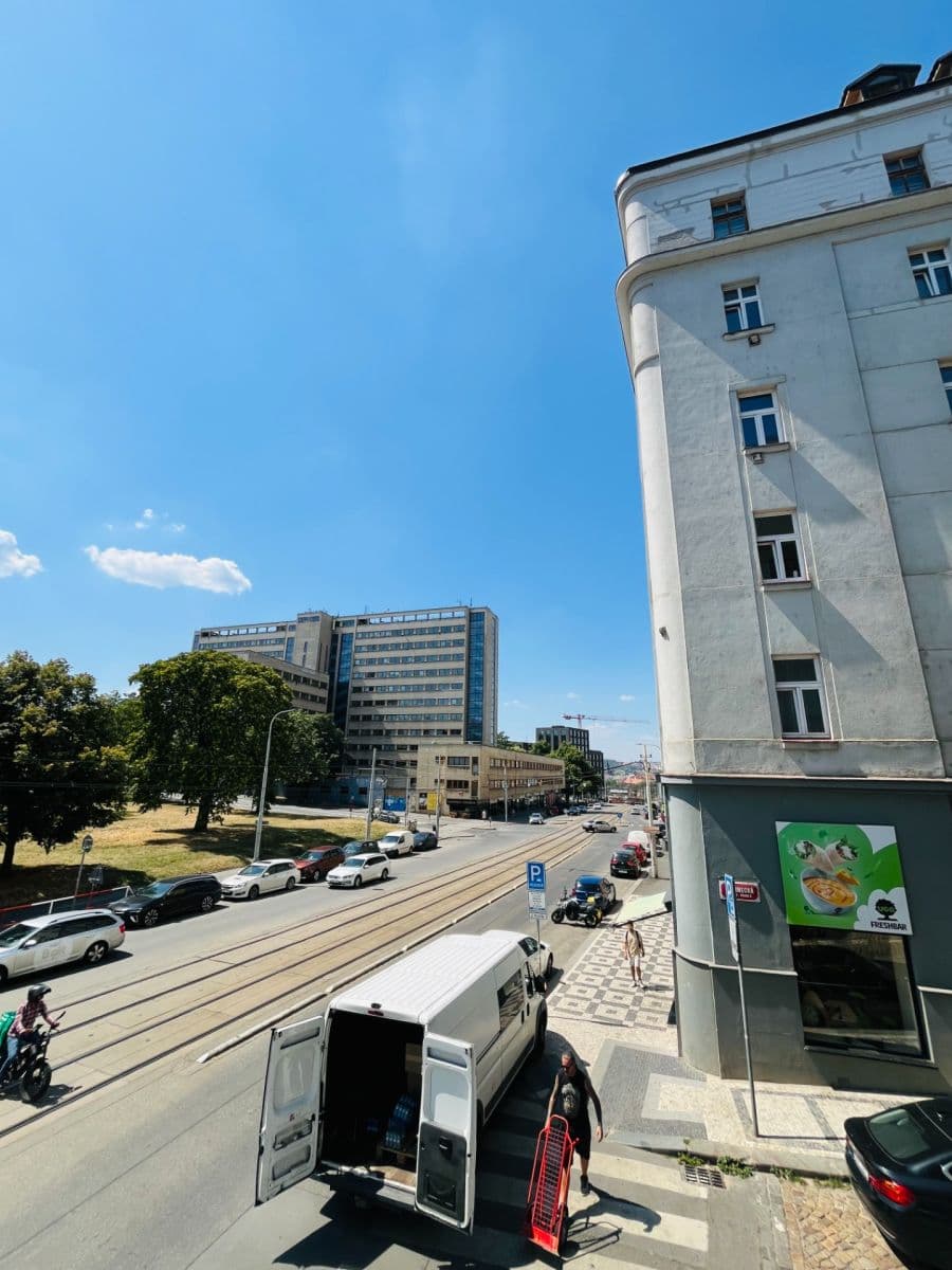 Pronájem bytu 3+1 90 m², Husinecká, Praha, Praha Pronájem bytu 3+1 90 m², Husinecká, Praha, Praha