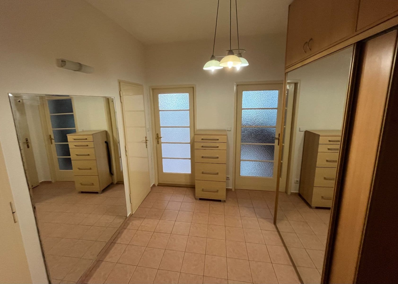 Pronájem bytu 3+1 90 m², Husinecká, Praha, Praha Pronájem bytu 3+1 90 m², Husinecká, Praha, Praha