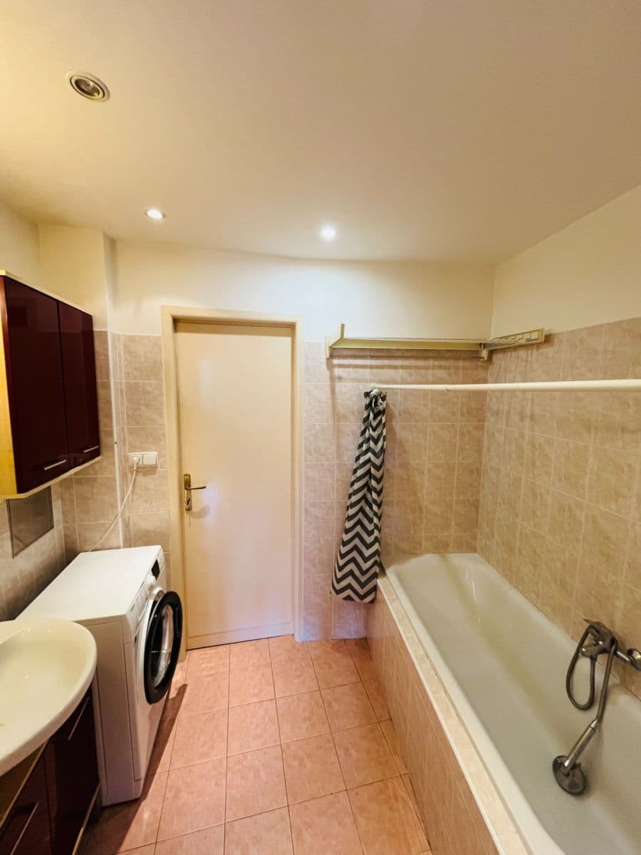 Pronájem bytu 3+1 90 m², Husinecká, Praha, Praha Pronájem bytu 3+1 90 m², Husinecká, Praha, Praha
