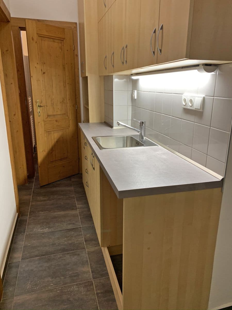 Pronájem nebytového prostoru 77 m², Chelčického, Hradec Králové, Královéhradecký kraj Pronájem nebytového prostoru 77 m², Chelčického, Hradec Králové, Královéhradecký kraj