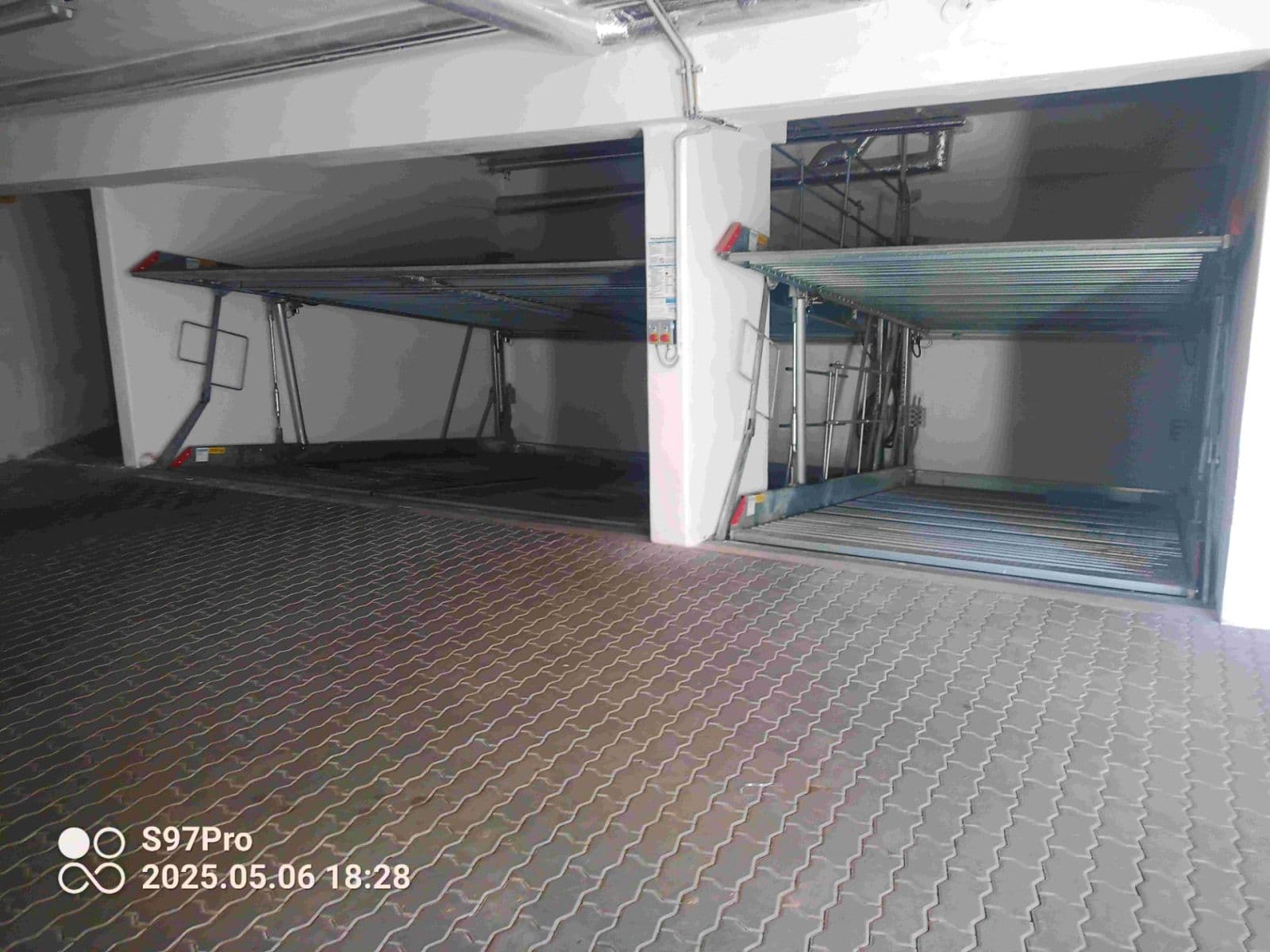 Pronájem garáže 12 m², Musílkova, Praha, Praha Pronájem garáže 12 m², Musílkova, Praha, Praha