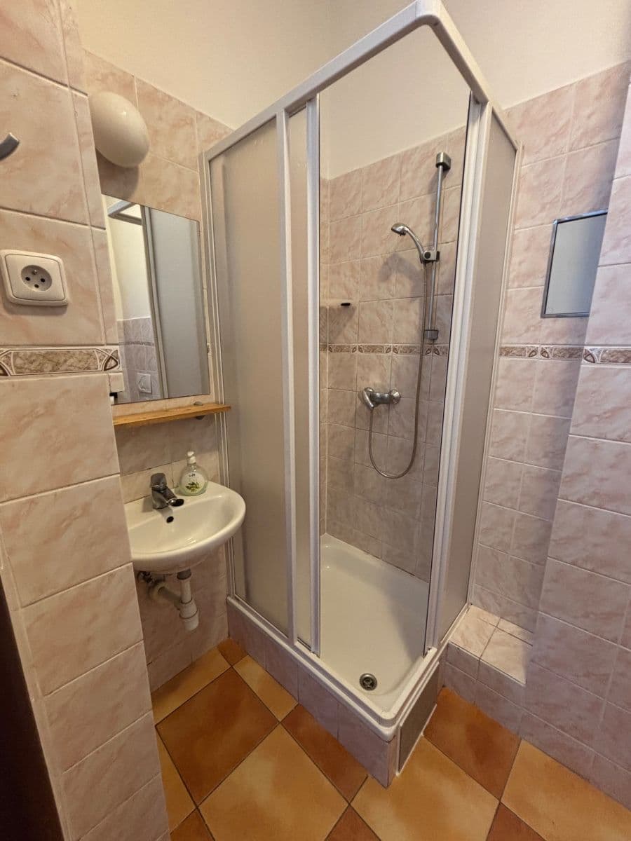 Pronájem bytu 1+1 32 m², Arbesovo náměstí, Praha, Praha Pronájem bytu 1+1 32 m², Arbesovo náměstí, Praha, Praha