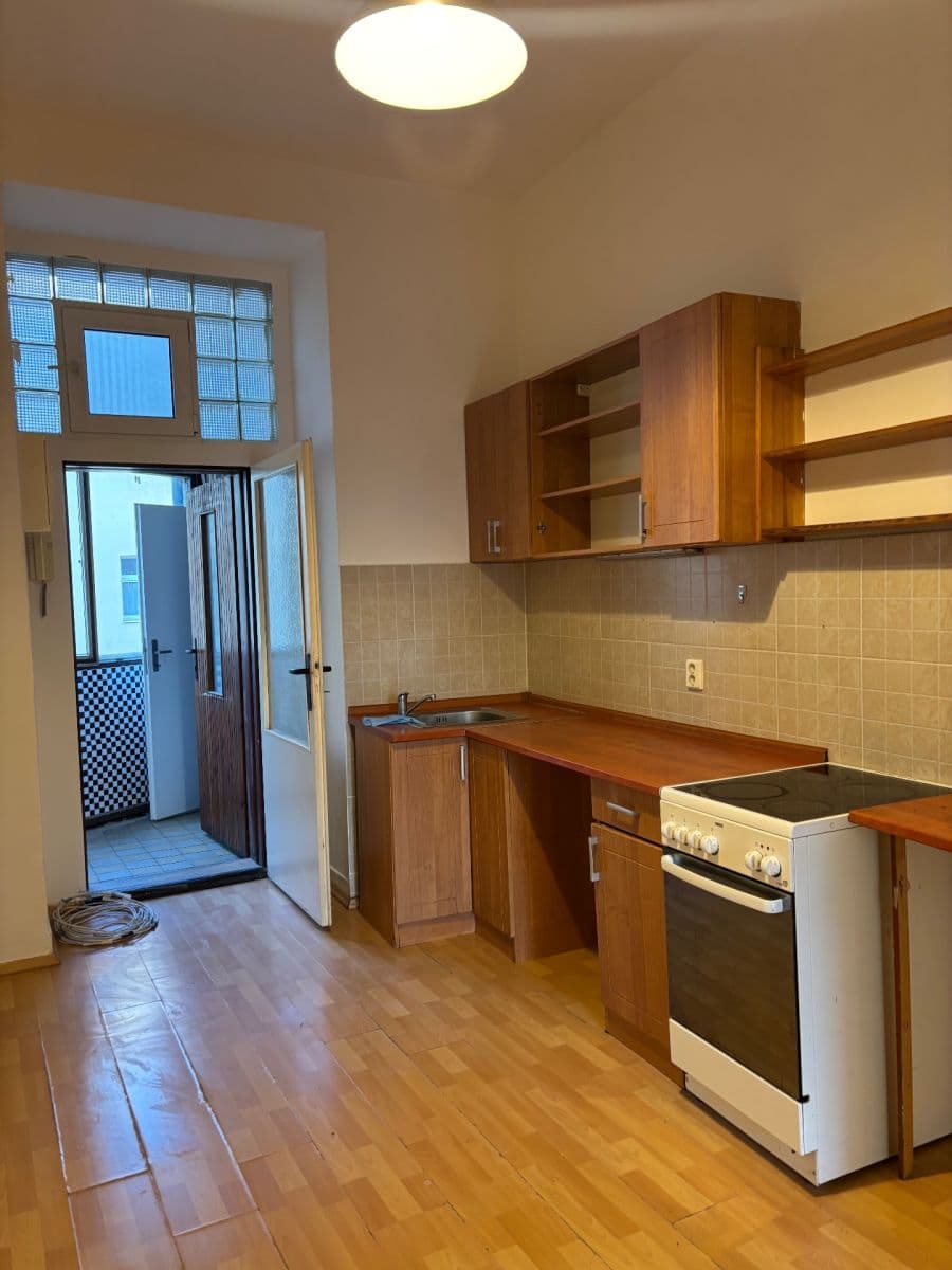 Pronájem bytu 1+1 32 m², Arbesovo náměstí, Praha, Praha Pronájem bytu 1+1 32 m², Arbesovo náměstí, Praha, Praha