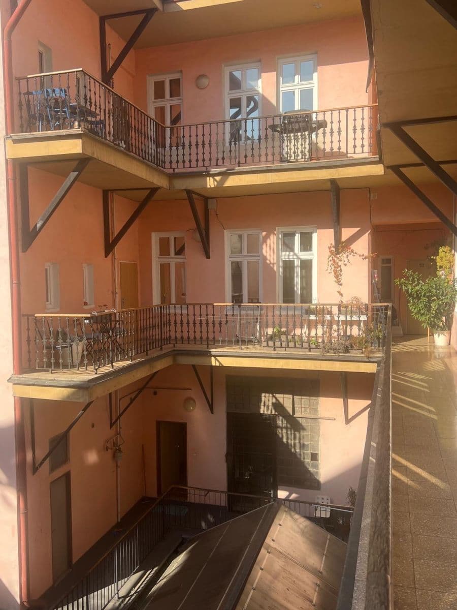 Pronájem bytu 2+1 84 m², Arbesovo náměstí, Praha, Praha Pronájem bytu 2+1 84 m², Arbesovo náměstí, Praha, Praha