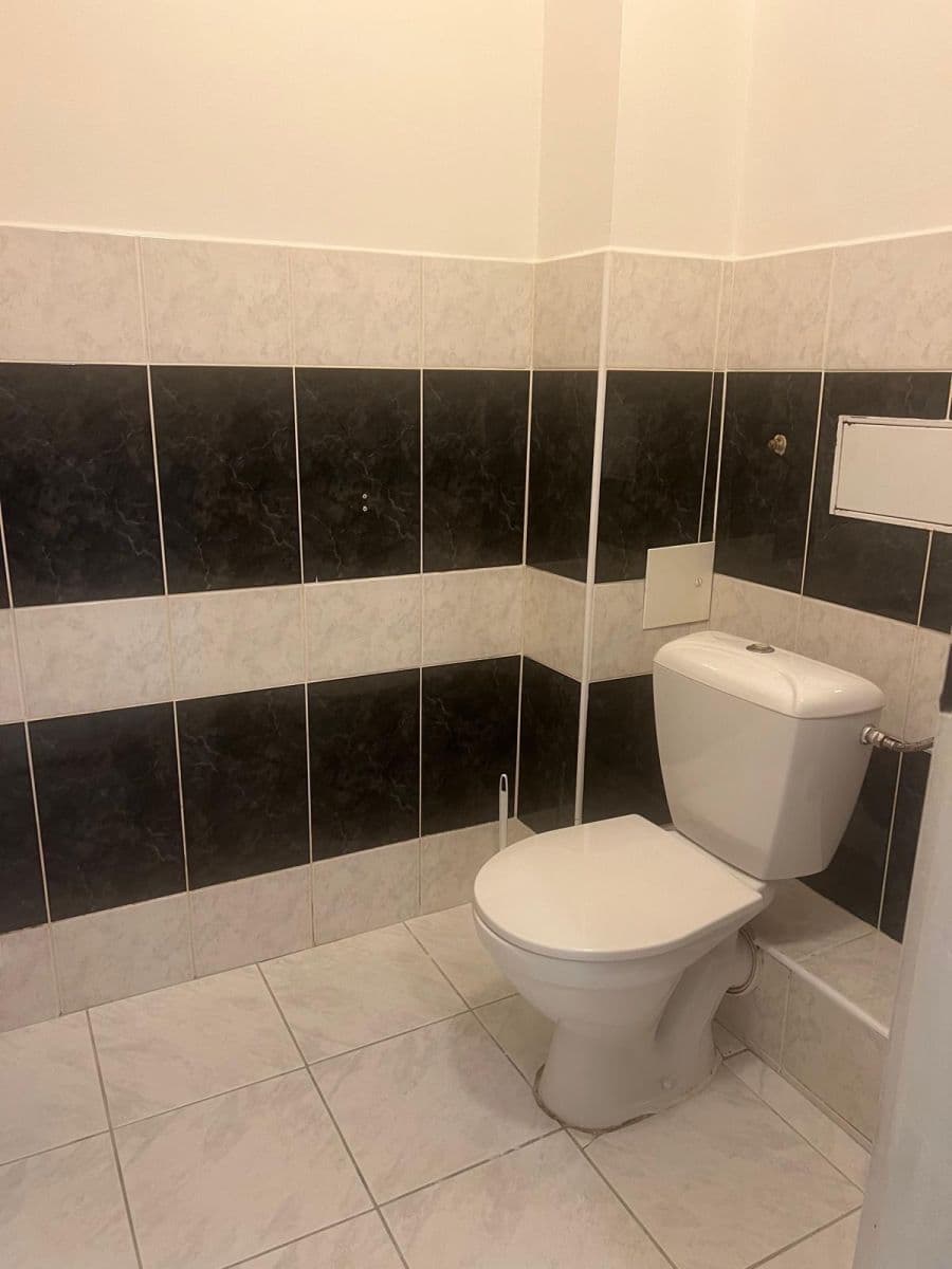Pronájem bytu 2+1 84 m², Arbesovo náměstí, Praha, Praha Pronájem bytu 2+1 84 m², Arbesovo náměstí, Praha, Praha
