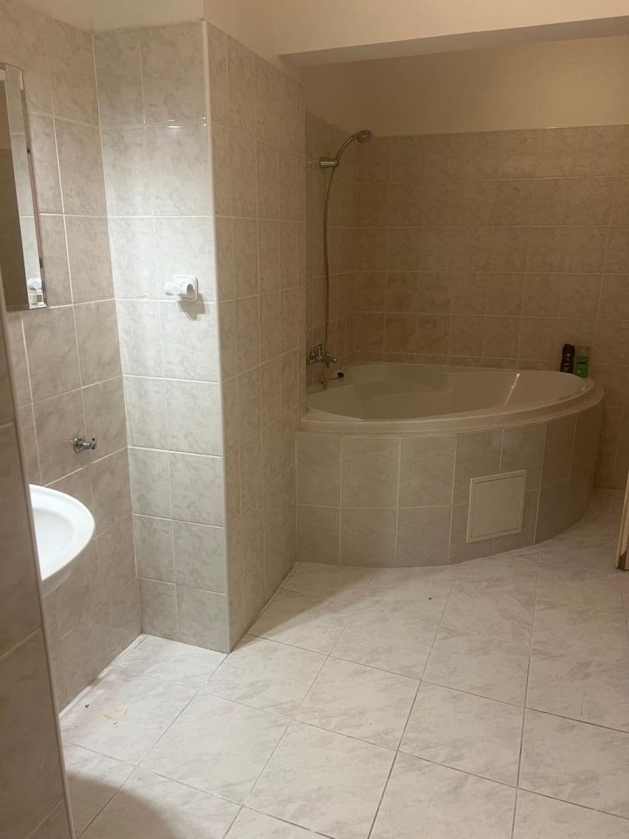 Pronájem bytu 2+1 84 m², Arbesovo náměstí, Praha, Praha Pronájem bytu 2+1 84 m², Arbesovo náměstí, Praha, Praha