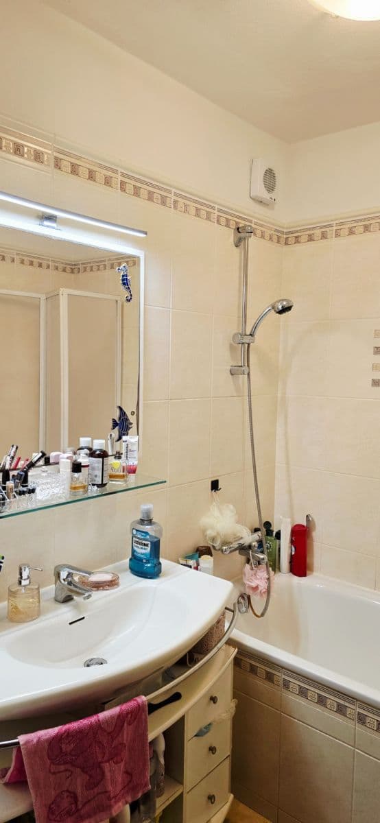 Pronájem bytu 3+1 73 m², U Kostela, Jablonec nad Nisou, Liberecký kraj Pronájem bytu 3+1 73 m², U Kostela, Jablonec nad Nisou, Liberecký kraj