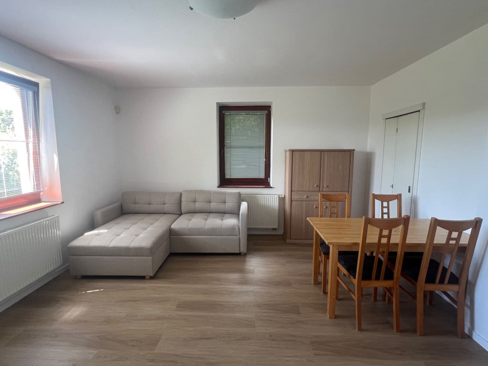 Pronájem bytu 2+1 57 m², Sadová, Statenice, Středočeský kraj Pronájem bytu 2+1 57 m², Sadová, Statenice, Středočeský kraj