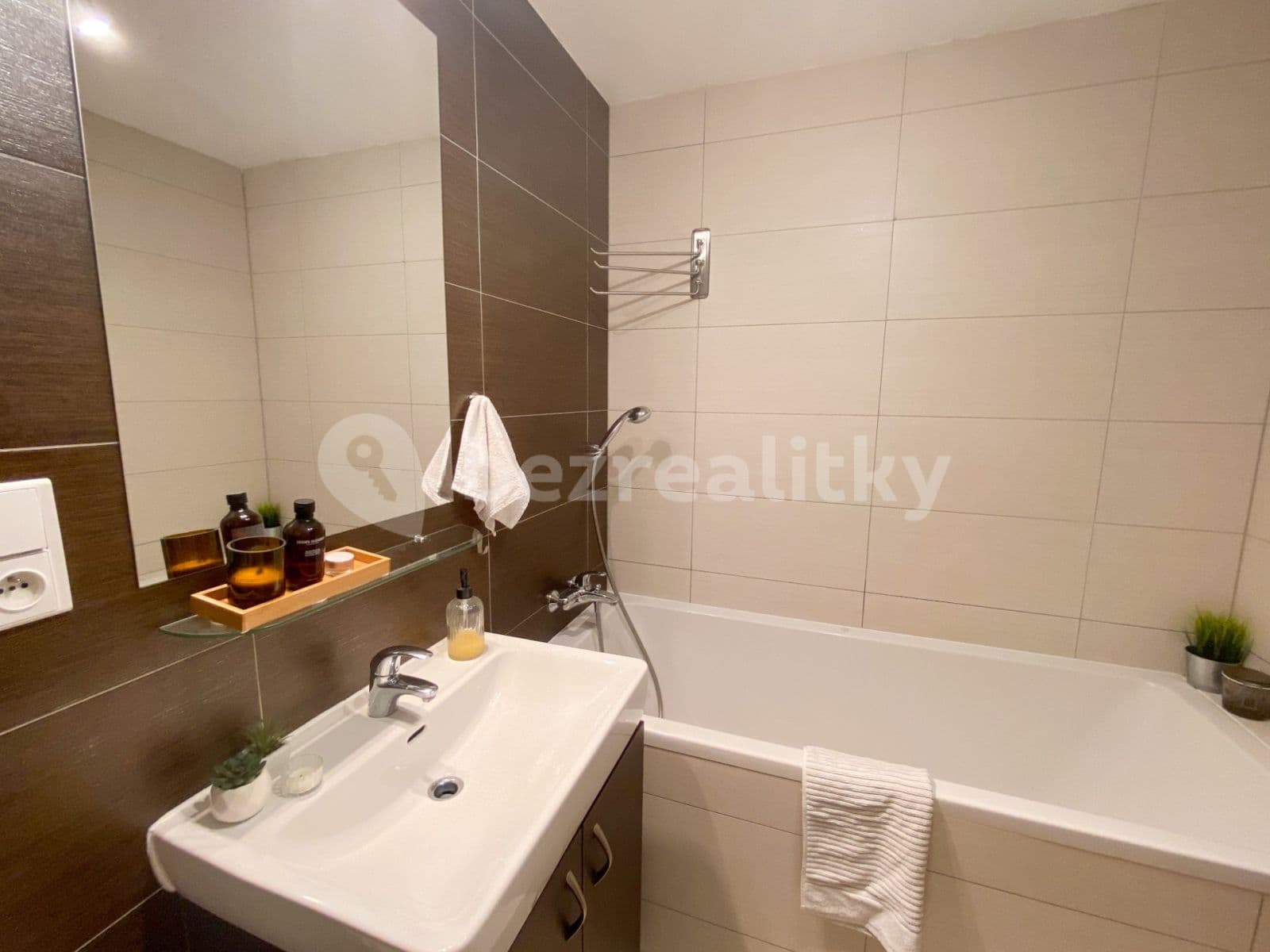 Pronájem bytu 2+kk 46 m², Jeremiášova, Praha, Praha Pronájem bytu 2+kk 46 m², Jeremiášova, Praha, Praha