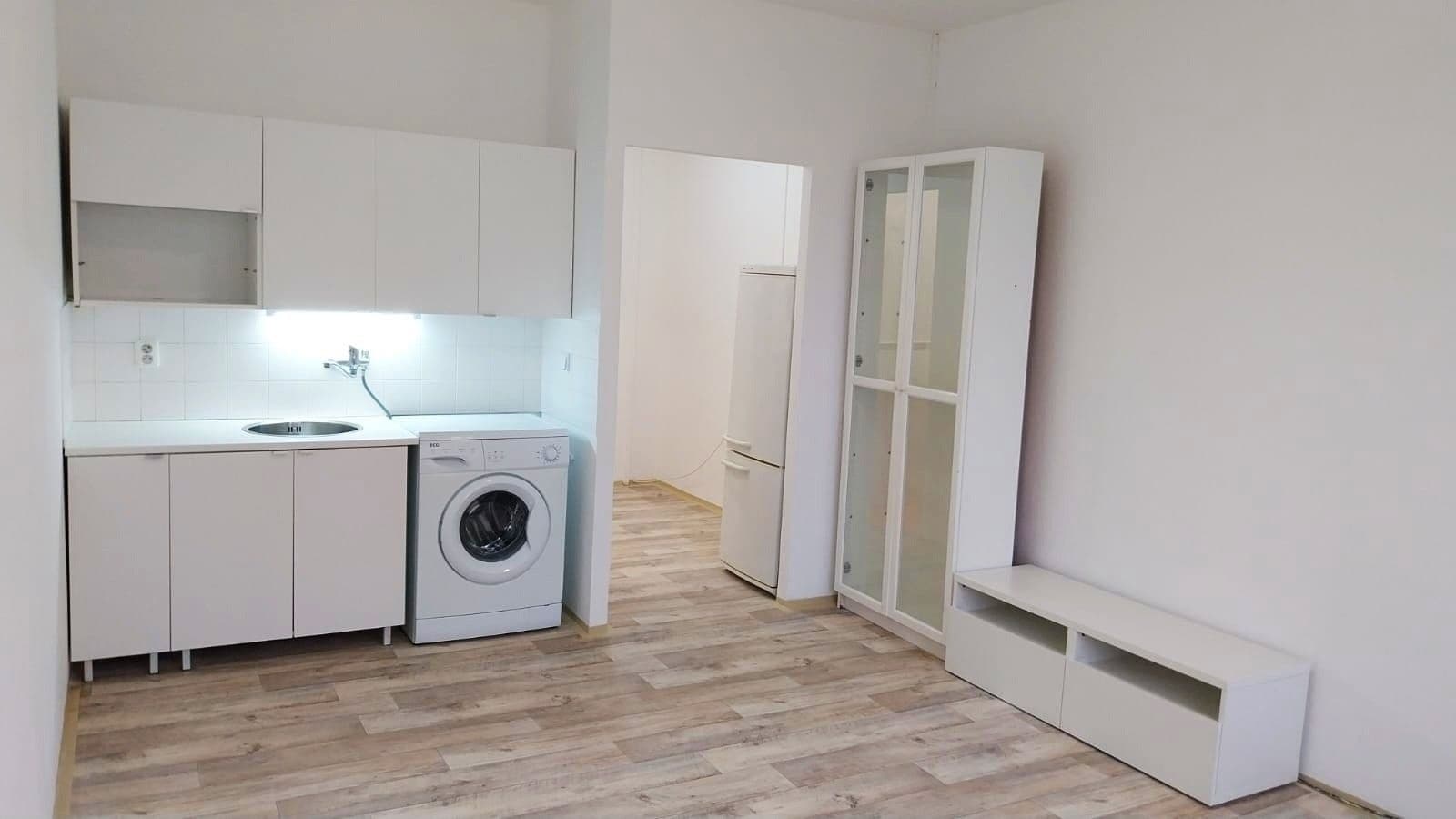 Pronájem bytu Garsoniéra 27 m², Nad lesním divadlem, Praha, Praha Pronájem bytu Garsoniéra 27 m², Nad lesním divadlem, Praha, Praha