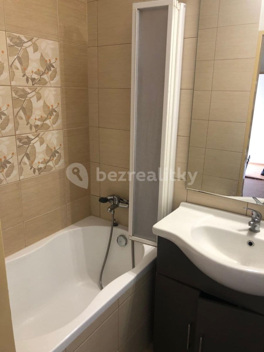 Pronájem bytu 5+1 10 m², Šaldova, Praha, Praha Pronájem bytu 5+1 10 m², Šaldova, Praha, Praha