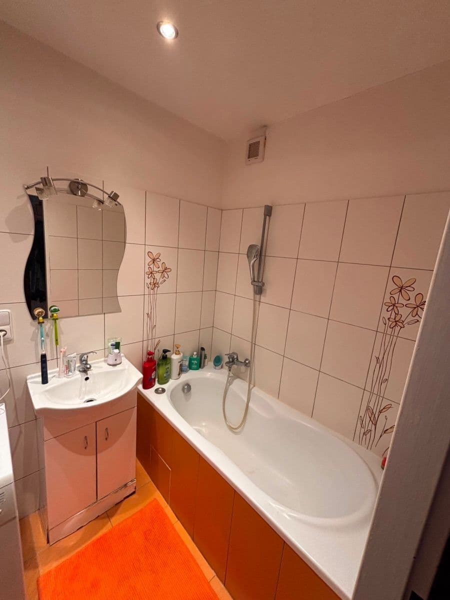 Pronájem bytu 3+1 60 m², Harrachovská, Praha, Praha Pronájem bytu 3+1 60 m², Harrachovská, Praha, Praha