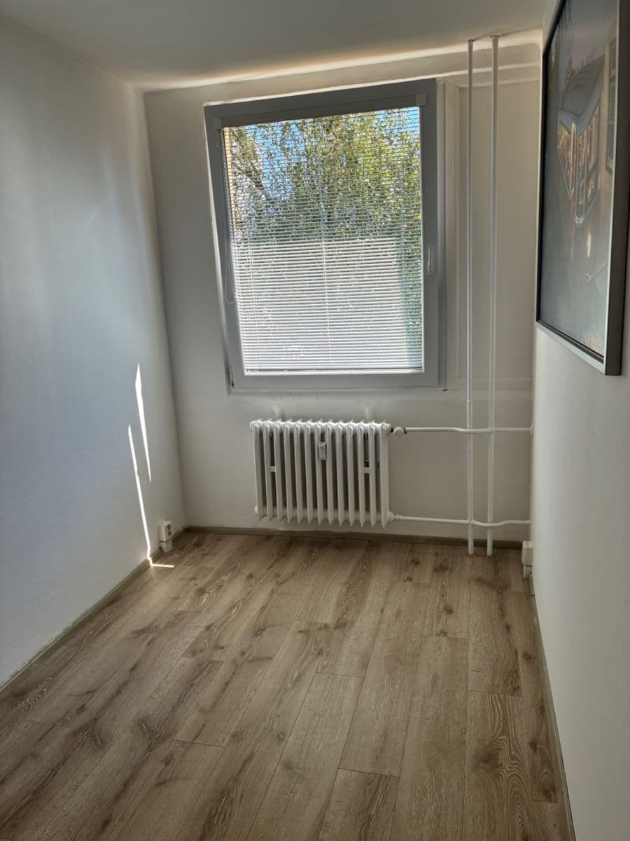 Pronájem bytu 3+1 60 m², Harrachovská, Praha, Praha Pronájem bytu 3+1 60 m², Harrachovská, Praha, Praha