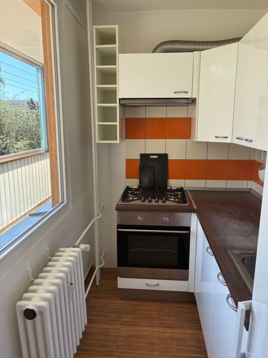 Pronájem bytu 3+1 60 m², Harrachovská, Praha, Praha Pronájem bytu 3+1 60 m², Harrachovská, Praha, Praha