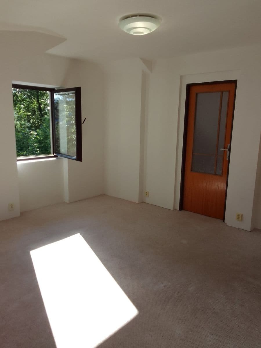 Pronájem bytu 2+1 56 m², Jedlová, Černošice, Středočeský kraj Pronájem bytu 2+1 56 m², Jedlová, Černošice, Středočeský kraj