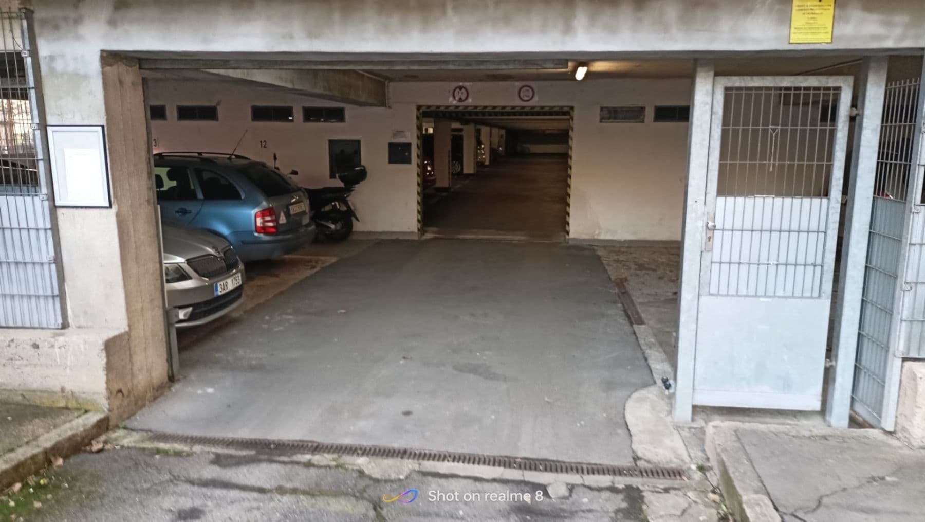 Pronájem garáže 12 m², Na Vrších, Praha, Praha Pronájem garáže 12 m², Na Vrších, Praha, Praha