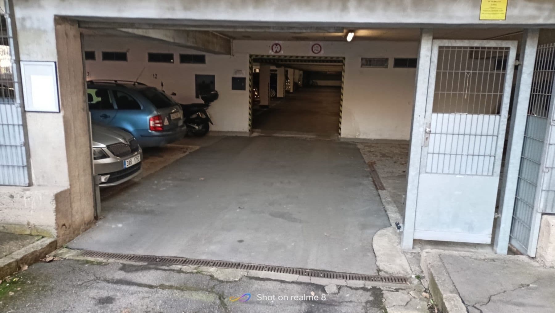 Pronájem garáže 12 m², Na Vrších, Praha, Praha Pronájem garáže 12 m², Na Vrších, Praha, Praha