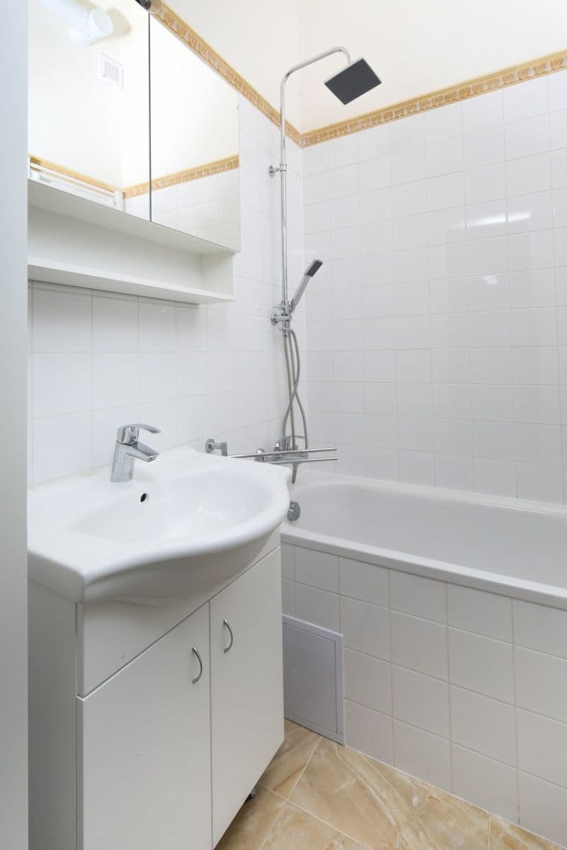 Pronájem bytu 2+1 75 m², U Rajské zahrady, Praha, Praha Pronájem bytu 2+1 75 m², U Rajské zahrady, Praha, Praha