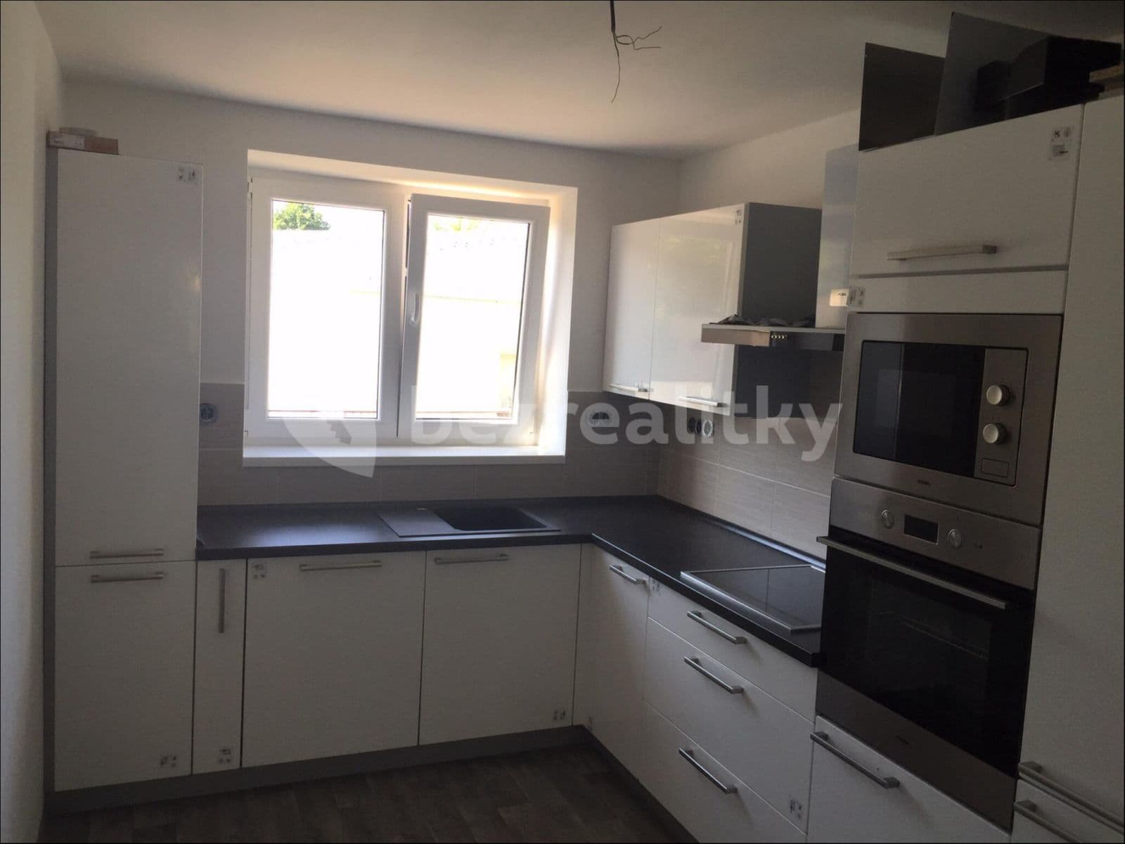 Pronájem bytu 2+1 55 m², Dašická, Pardubice, Pardubický kraj Pronájem bytu 2+1 55 m², Dašická, Pardubice, Pardubický kraj