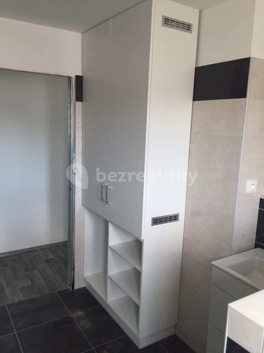 Pronájem bytu 2+1 55 m², Dašická, Pardubice, Pardubický kraj Pronájem bytu 2+1 55 m², Dašická, Pardubice, Pardubický kraj