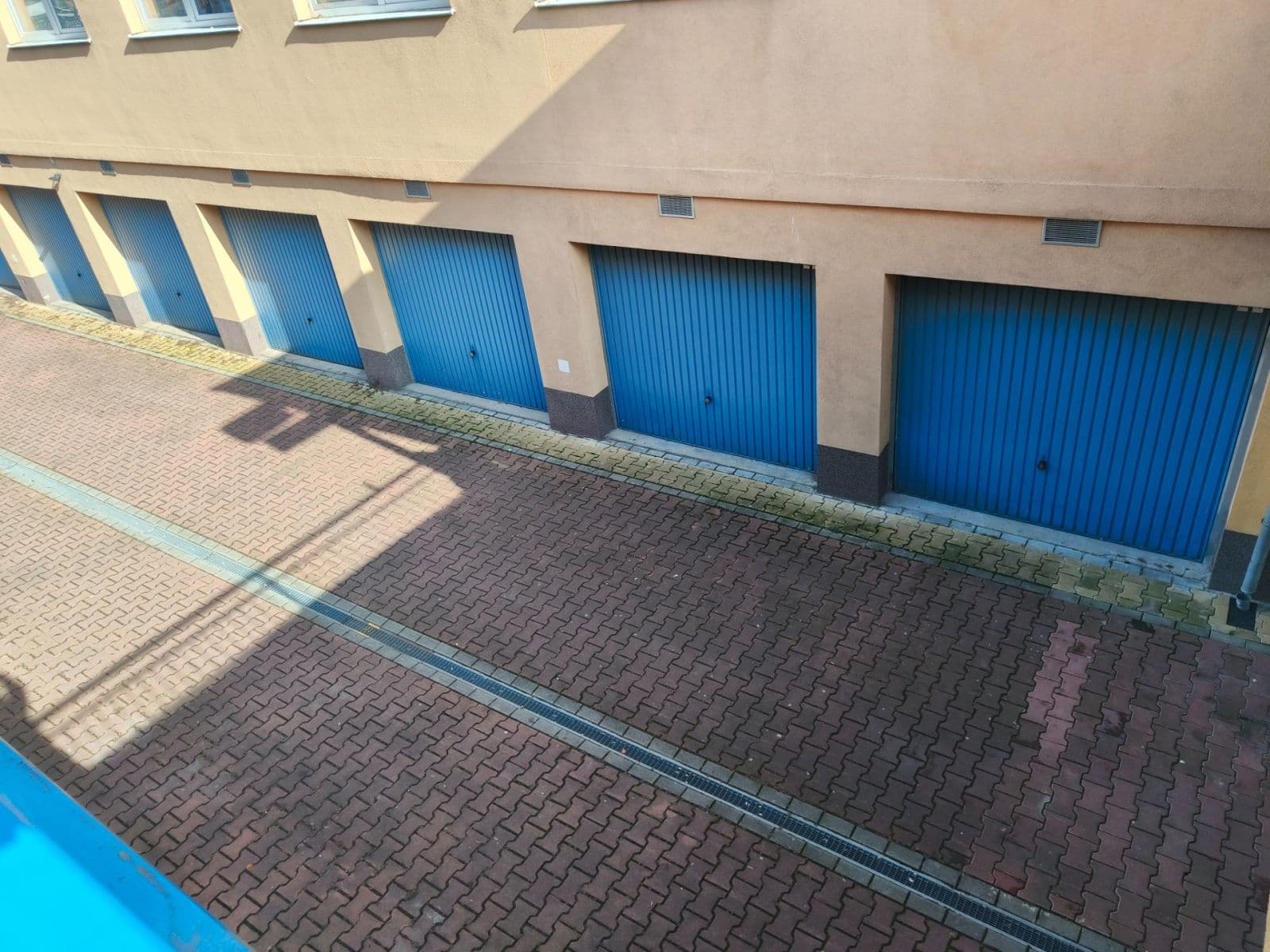 Pronájem garáže 16 m², Hnězdenská, Praha, Praha Pronájem garáže 16 m², Hnězdenská, Praha, Praha