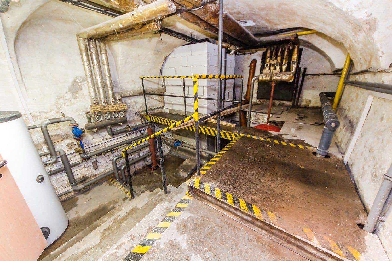 Prodej nebytového prostoru 1.200 m², Pecka, Královéhradecký kraj Prodej nebytového prostoru 1.200 m², Pecka, Královéhradecký kraj