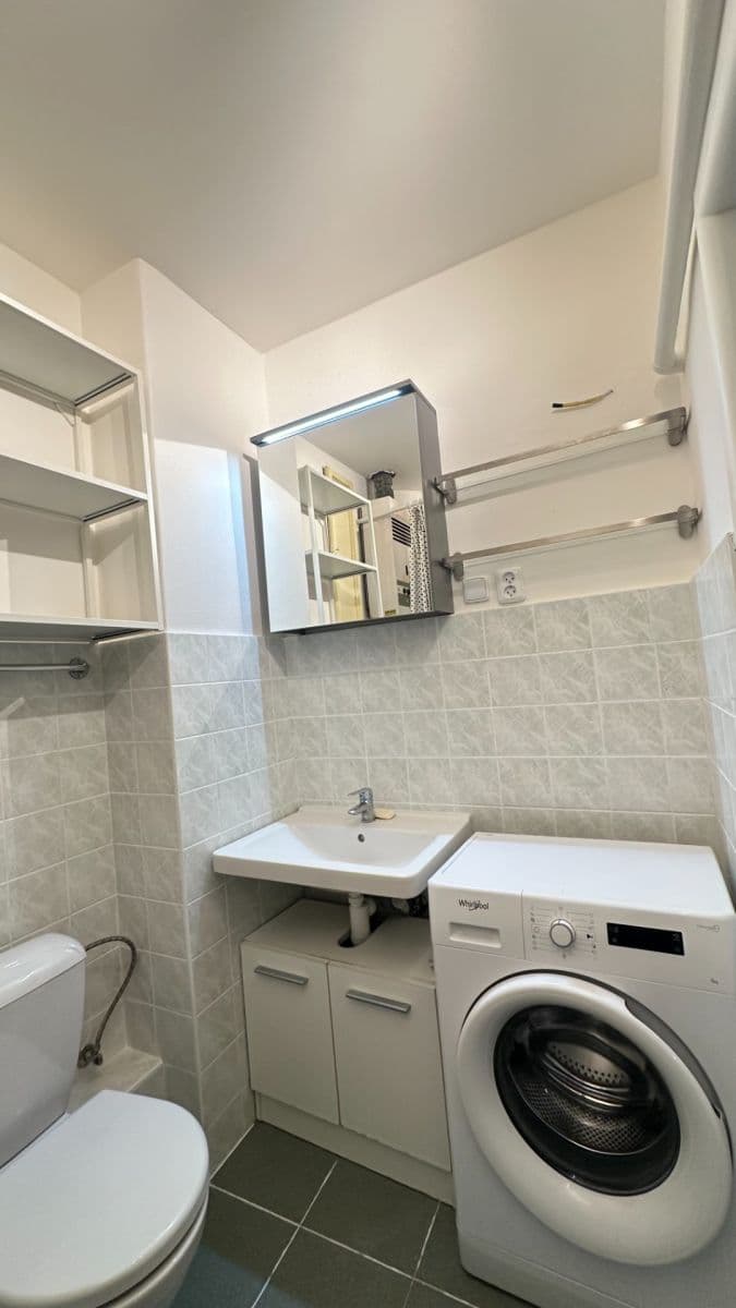 Pronájem bytu 2+kk 55 m², Velehradská, Praha, Praha Pronájem bytu 2+kk 55 m², Velehradská, Praha, Praha