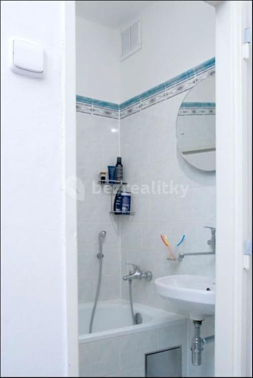 Pronájem bytu 3+1 60 m², Luštěnická, Praha, Praha Pronájem bytu 3+1 60 m², Luštěnická, Praha, Praha