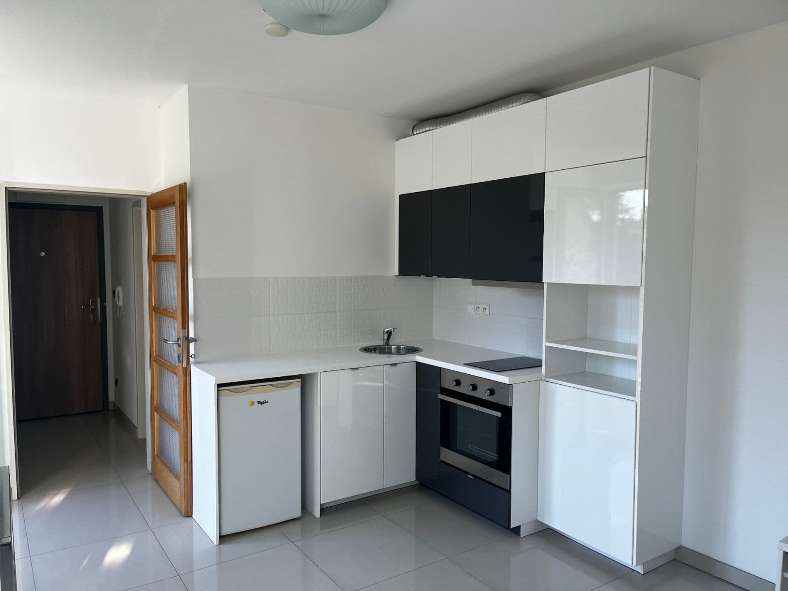 Pronájem bytu 1+kk 26 m², Strojírenská, Praha, Praha Pronájem bytu 1+kk 26 m², Strojírenská, Praha, Praha