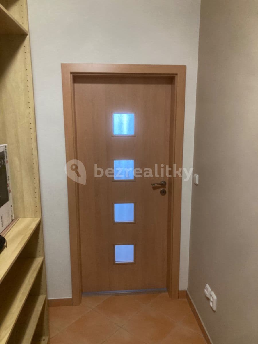 Pronájem bytu 1+kk 40 m², Názovská, Praha, Praha Pronájem bytu 1+kk 40 m², Názovská, Praha, Praha