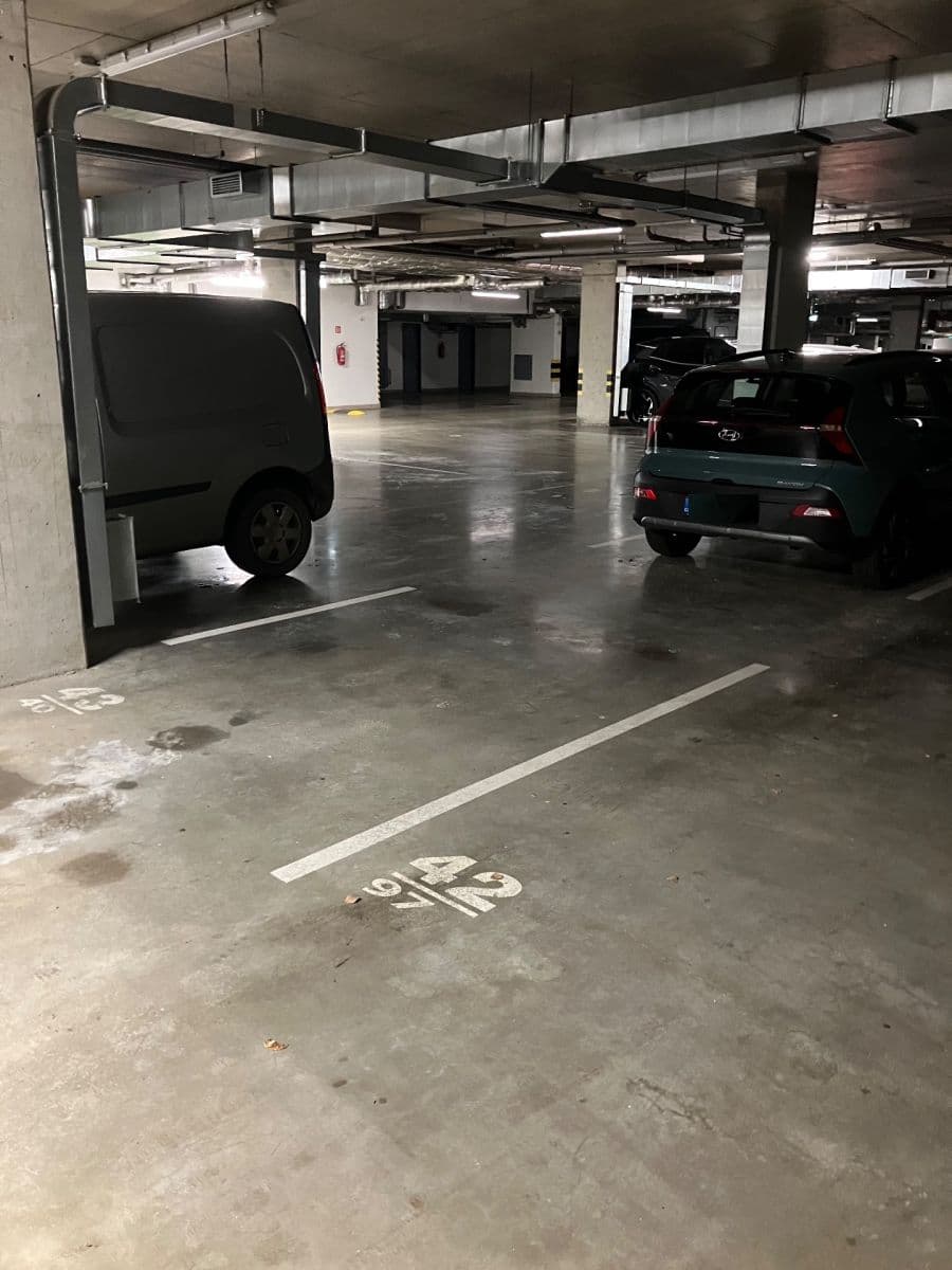 Pronájem garáže 11 m², Purkyňova, Brno, Jihomoravský kraj Pronájem garáže 11 m², Purkyňova, Brno, Jihomoravský kraj