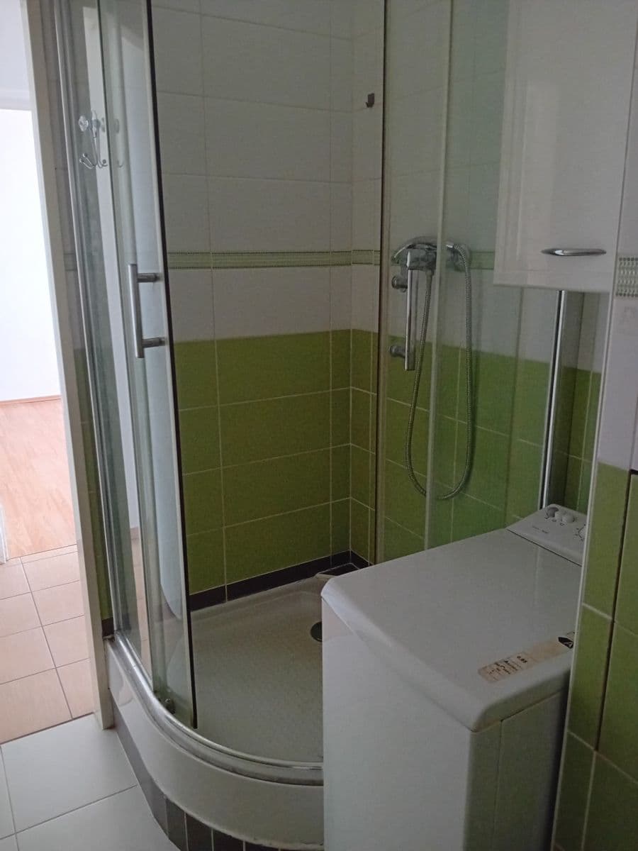 Pronájem bytu 1+1 32 m², Brněnská, Šlapanice, Jihomoravský kraj Pronájem bytu 1+1 32 m², Brněnská, Šlapanice, Jihomoravský kraj