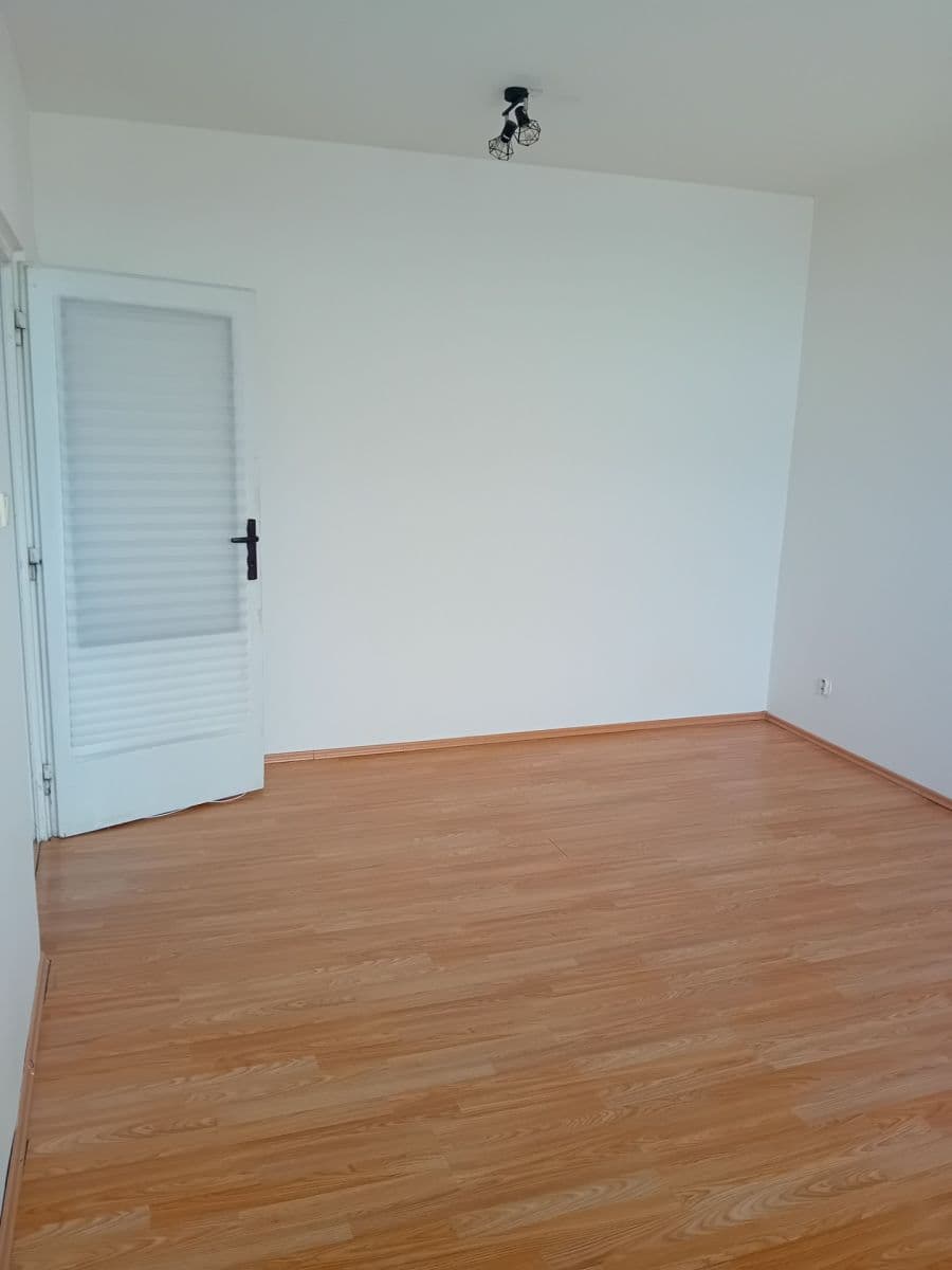 Pronájem bytu 1+1 32 m², Brněnská, Šlapanice, Jihomoravský kraj Pronájem bytu 1+1 32 m², Brněnská, Šlapanice, Jihomoravský kraj