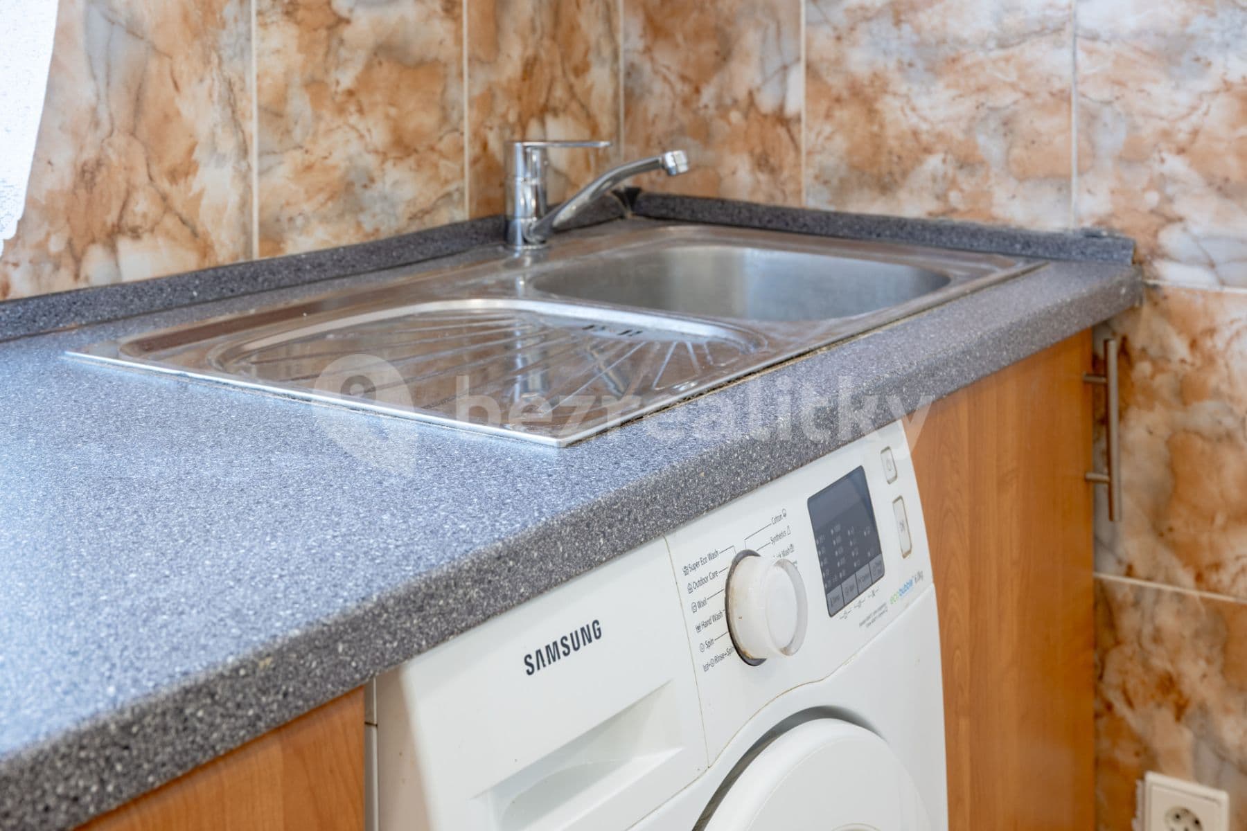 Pronájem bytu 1+1 32 m², Gutova, Praha, Praha Pronájem bytu 1+1 32 m², Gutova, Praha, Praha