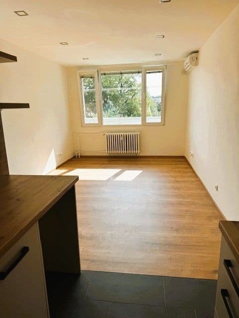 Pronájem bytu 2+kk 47 m², Karla Tájka, Brandýs nad Labem-Stará Boleslav, Středočeský kraj Pronájem bytu 2+kk 47 m², Karla Tájka, Brandýs nad Labem-Stará Boleslav, Středočeský kraj