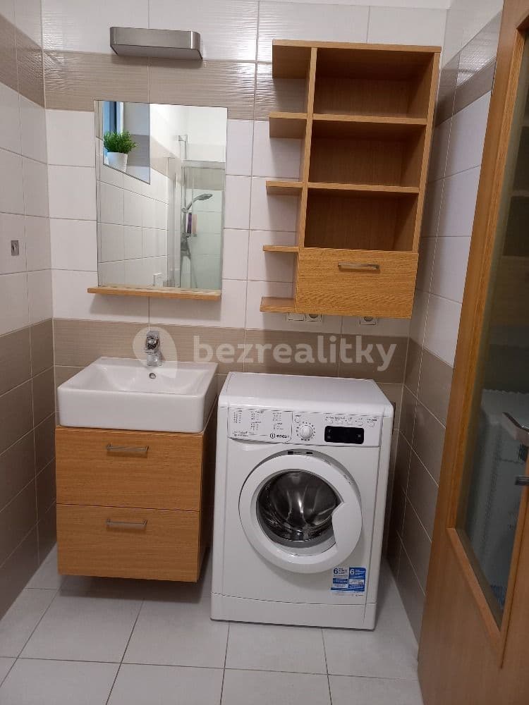 Pronájem bytu 1+kk 40 m², Kvítková, Zlín, Zlínský kraj Pronájem bytu 1+kk 40 m², Kvítková, Zlín, Zlínský kraj