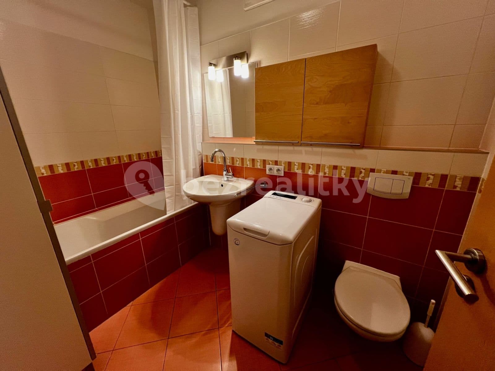 Pronájem bytu 1+kk 38 m², Plzeňská, Praha, Praha Pronájem bytu 1+kk 38 m², Plzeňská, Praha, Praha