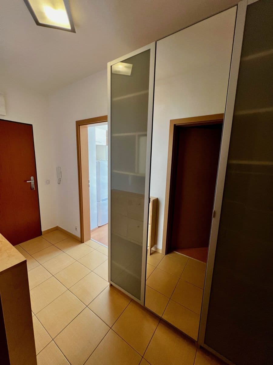 Pronájem bytu 1+kk 38 m², Plzeňská, Praha, Praha Pronájem bytu 1+kk 38 m², Plzeňská, Praha, Praha