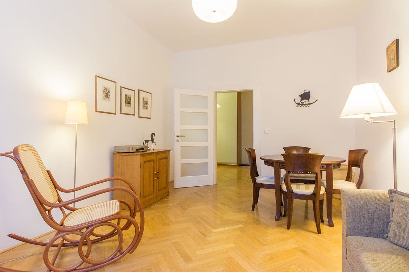 Pronájem bytu 2+1 72 m², Náměstí Jiřího z Lobkovic, Praha, Praha Pronájem bytu 2+1 72 m², Náměstí Jiřího z Lobkovic, Praha, Praha