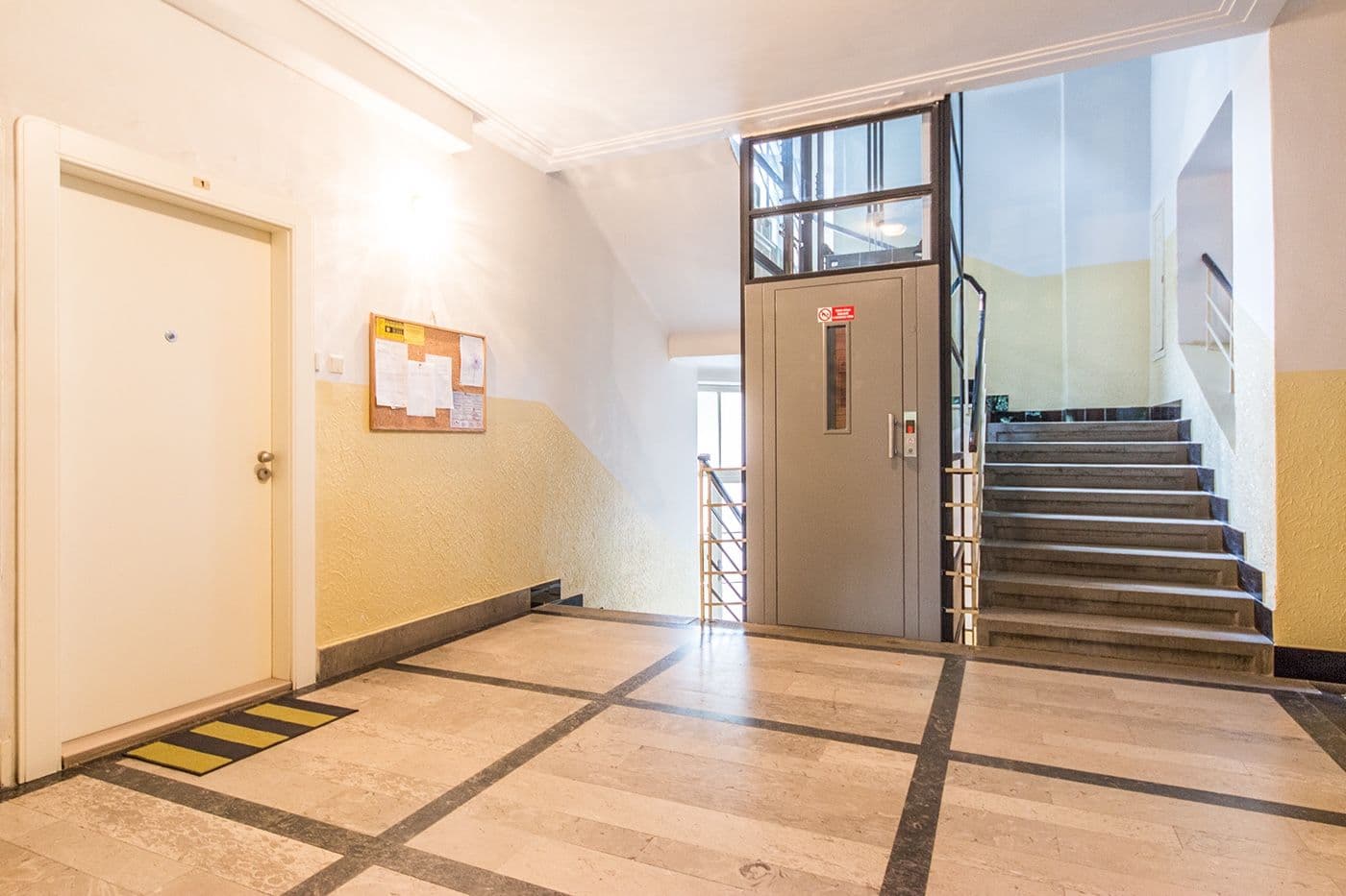 Pronájem bytu 2+1 72 m², Náměstí Jiřího z Lobkovic, Praha, Praha Pronájem bytu 2+1 72 m², Náměstí Jiřího z Lobkovic, Praha, Praha