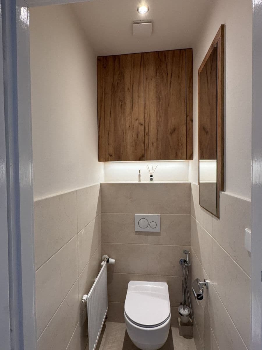 Pronájem bytu 3+1 125 m², náměstí Jiřího z Poděbrad, Praha, Praha Pronájem bytu 3+1 125 m², náměstí Jiřího z Poděbrad, Praha, Praha