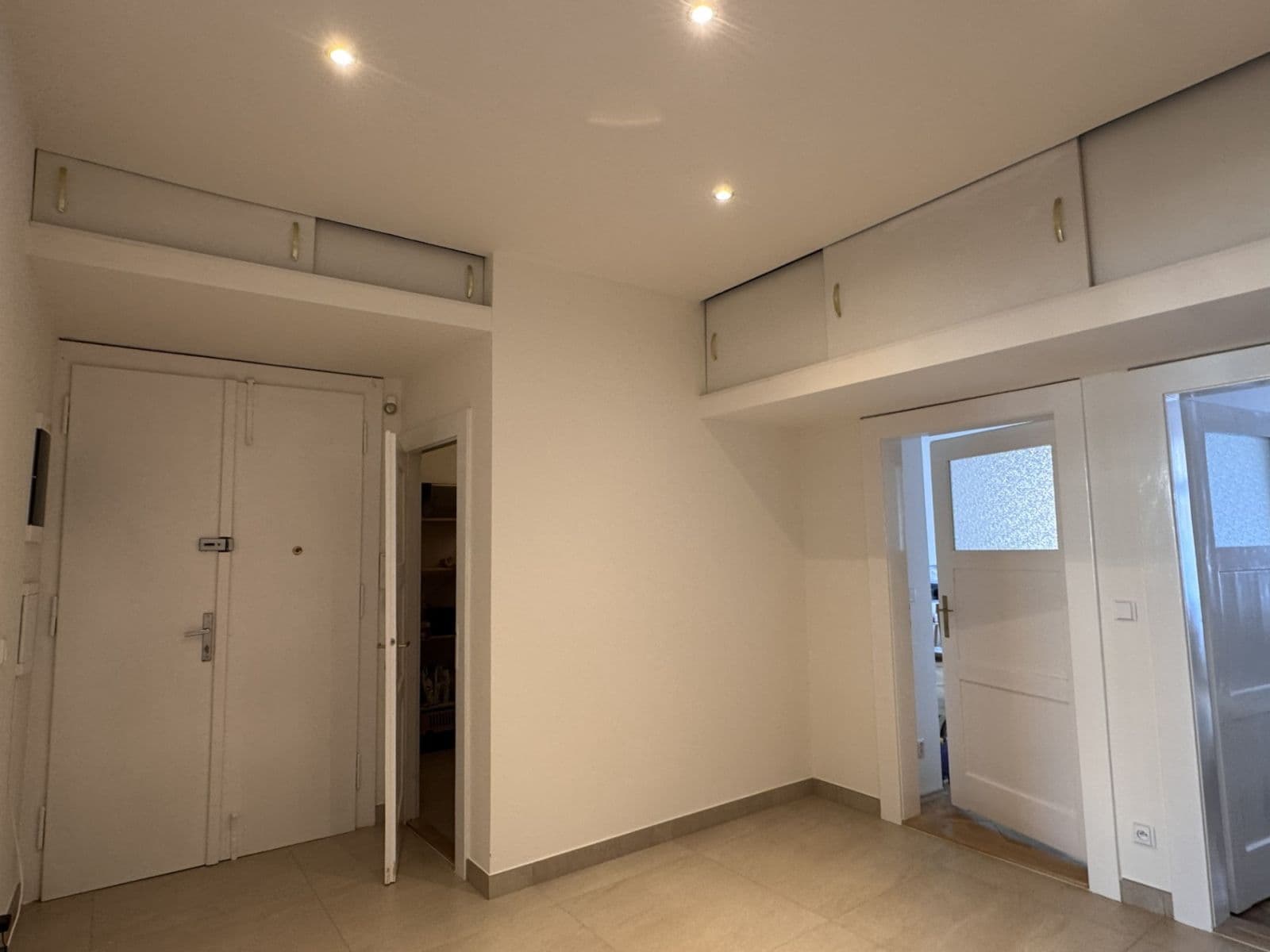 Pronájem bytu 3+1 125 m², náměstí Jiřího z Poděbrad, Praha, Praha Pronájem bytu 3+1 125 m², náměstí Jiřího z Poděbrad, Praha, Praha