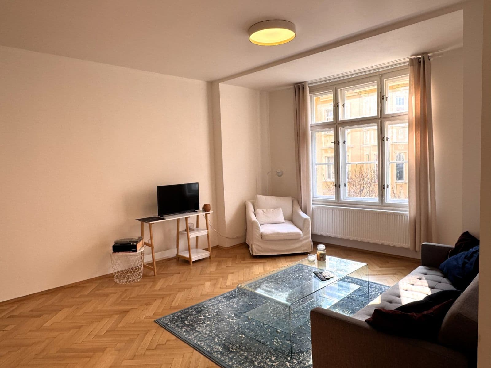 Pronájem bytu 3+1 125 m², náměstí Jiřího z Poděbrad, Praha, Praha Pronájem bytu 3+1 125 m², náměstí Jiřího z Poděbrad, Praha, Praha