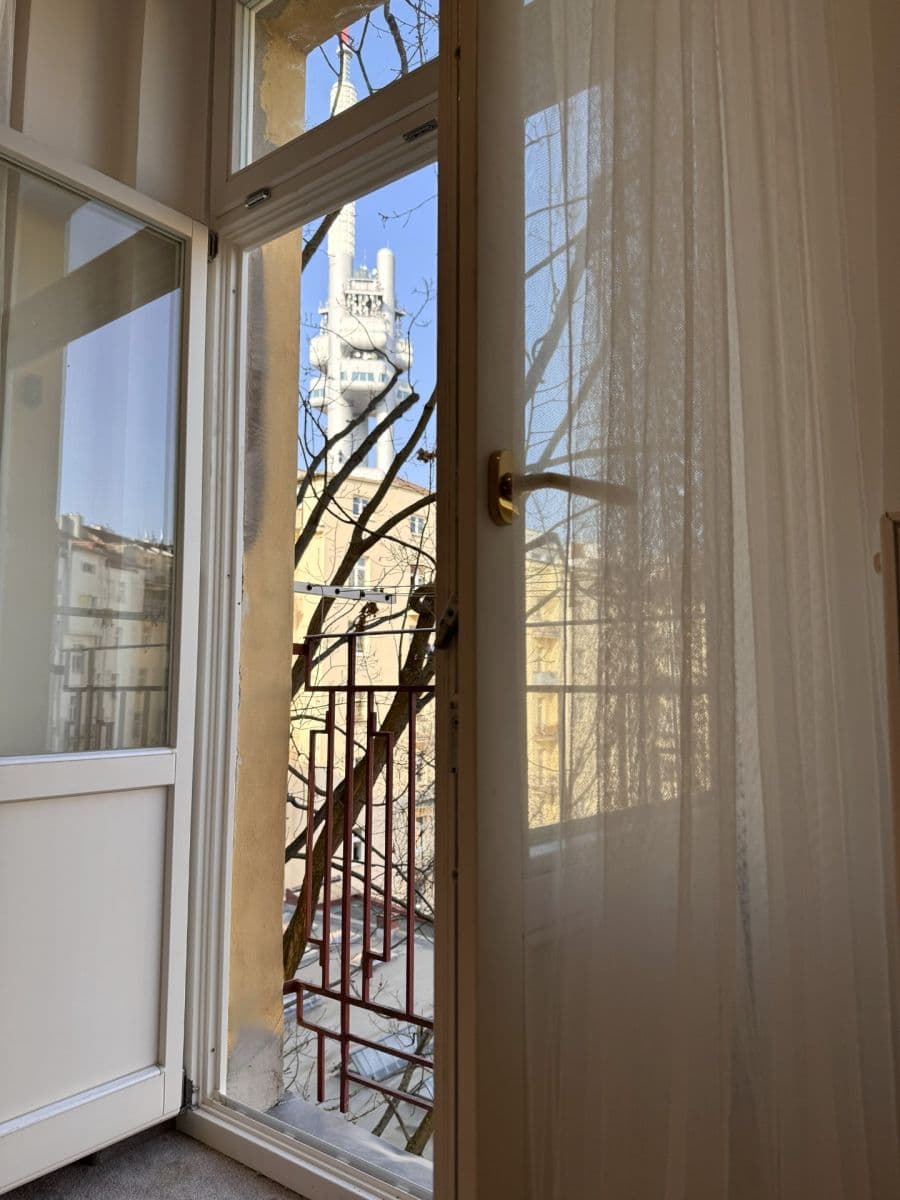 Pronájem bytu 3+1 125 m², náměstí Jiřího z Poděbrad, Praha, Praha Pronájem bytu 3+1 125 m², náměstí Jiřího z Poděbrad, Praha, Praha