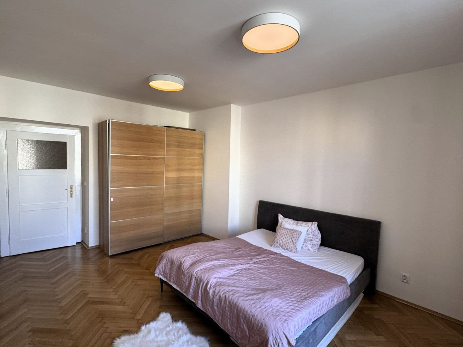 Pronájem bytu 3+1 125 m², náměstí Jiřího z Poděbrad, Praha, Praha Pronájem bytu 3+1 125 m², náměstí Jiřího z Poděbrad, Praha, Praha