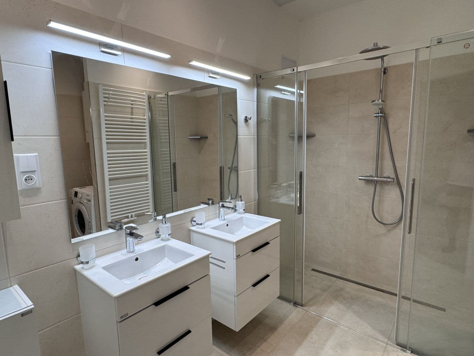 Pronájem bytu 3+1 125 m², náměstí Jiřího z Poděbrad, Praha, Praha Pronájem bytu 3+1 125 m², náměstí Jiřího z Poděbrad, Praha, Praha