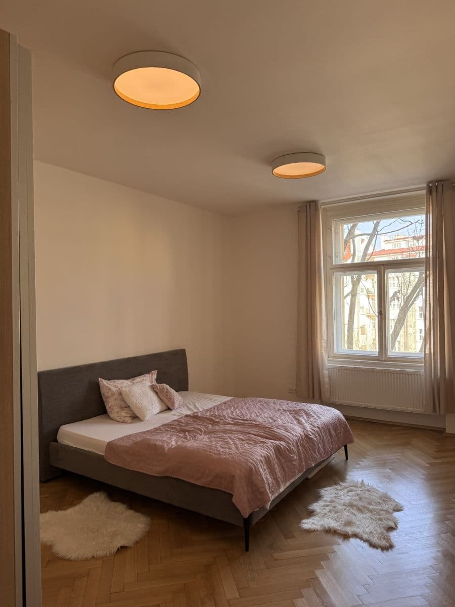 Pronájem bytu 3+1 125 m², náměstí Jiřího z Poděbrad, Praha, Praha Pronájem bytu 3+1 125 m², náměstí Jiřího z Poděbrad, Praha, Praha